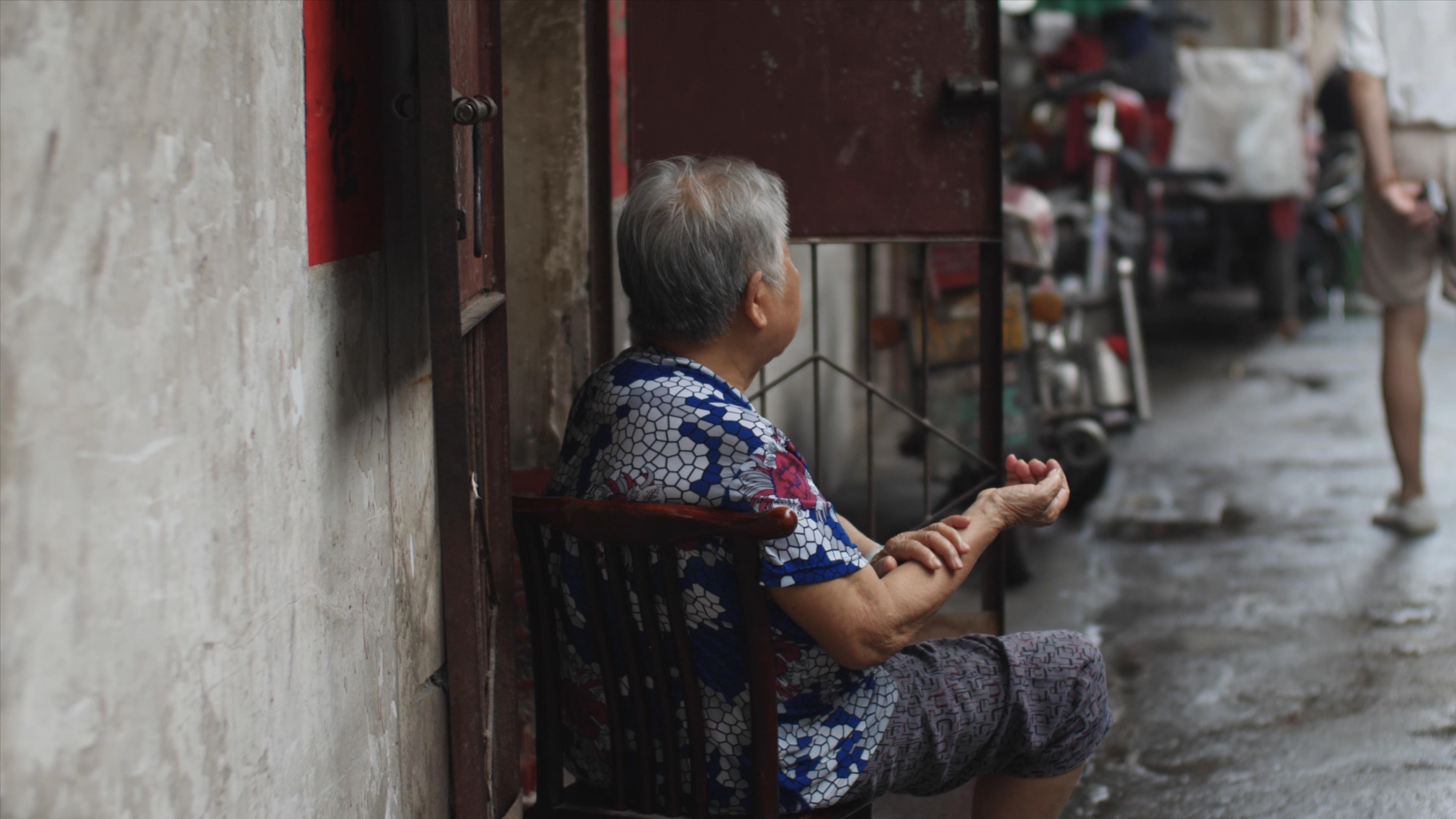 春节走访农村老人：贴心拜年祝福语，送去关怀和问候