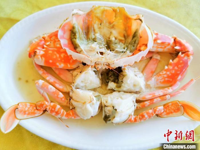 清蒸：清蒸是最能保持食材原味的烹饪技法，常见于鱼、虾、贝类等海鲜菜品。